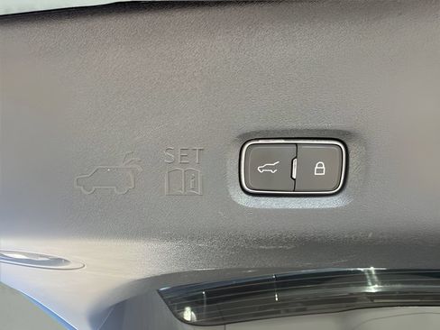 Used 2025 Ford Expedition Tremor AWD/4WD image 28