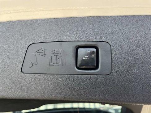 Used 2023 Lincoln Corsair Standard w/ Equipment Group 101A image 12