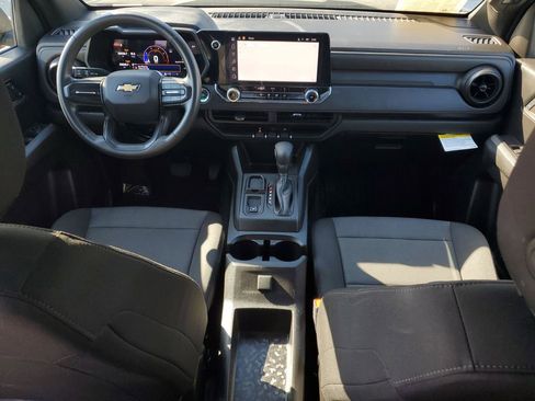 Used 2024 Chevrolet Colorado W/T image 9