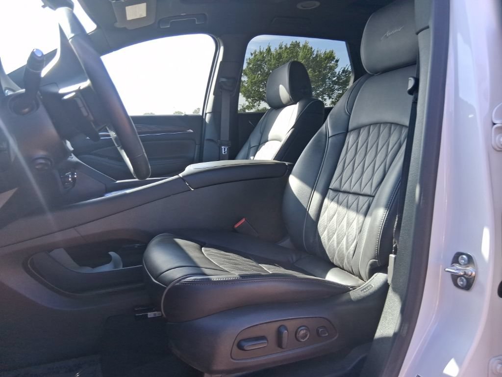 Used 2024 Buick Enclave Avenir w/ Trailering Package, 5000 lbs. FWD image 10
