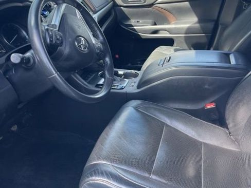 Used 2019 Toyota Highlander Limited Platinum image 13
