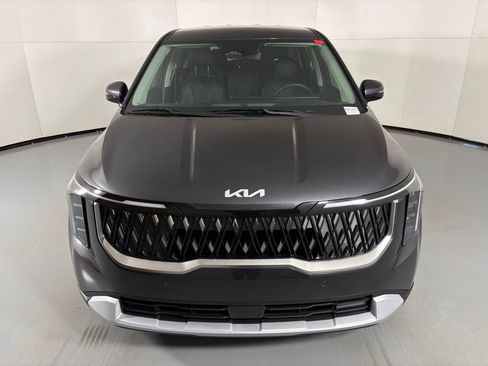 New 2026 Kia Carnival FWD image 3