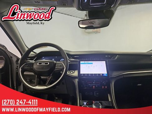 Used 2023 Jeep Grand Cherokee Limited AWD/4WD image 17