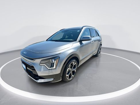 Used 2023 Kia Niro EX Touring FWD image 4