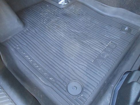 Used 2023 Ford Explorer XLT w/ Equipment Group 202A AWD/4WD image 38