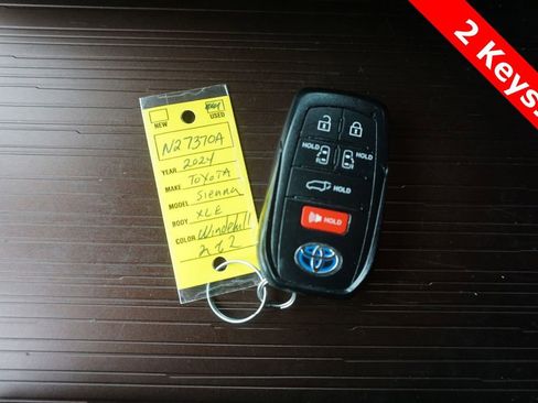 Used 2024 Toyota Sienna XLE w/ XLE Plus Package image 33