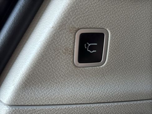 Used 2023 Chrysler Pacifica Touring-L image 23