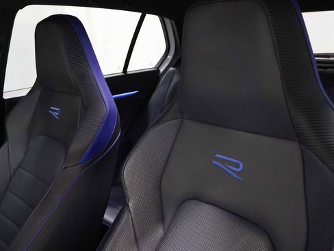 Used 2023 Volkswagen Golf R image 17