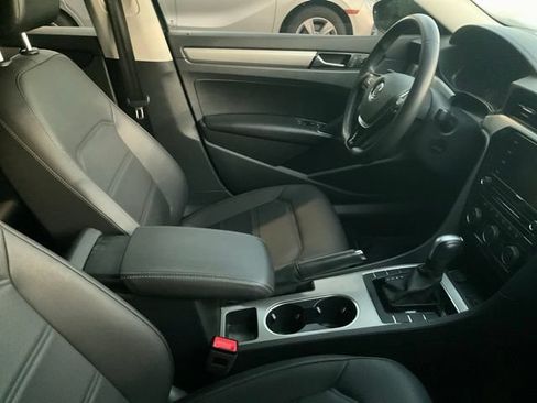 Used 2022 Volkswagen Passat 2.0T SE FWD image 5