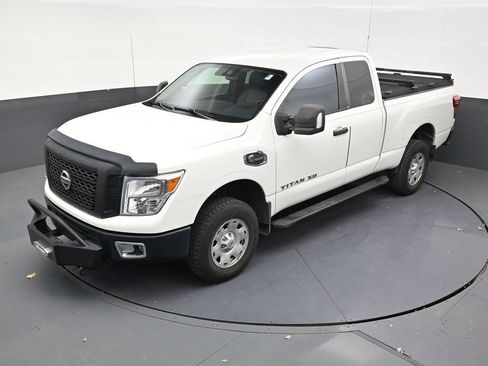 Used 2017 Nissan Titan S AWD/4WD image 12