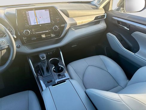 Used 2020 Toyota Highlander Limited image 30