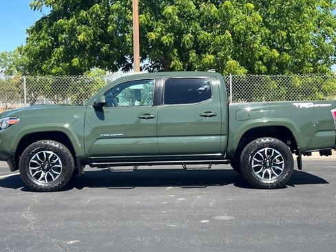 Used 2021 Toyota Tacoma TRD Sport w/ Technology Package RWD image 6