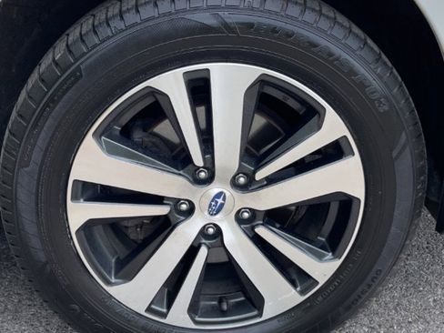 Used 2019 Subaru Outback 2.5i Limited AWD/4WD image 12