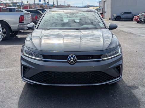Used 2025 Volkswagen Jetta SE FWD image 10
