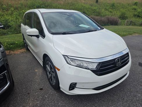 Used 2021 Honda Odyssey Touring image 3