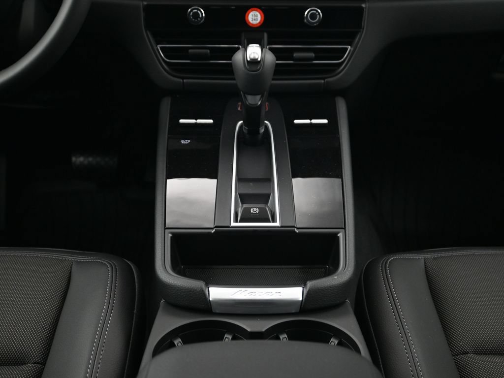 Used 2026 Porsche Macan AWD/4WD image 10