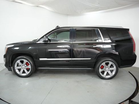 Used 2018 Cadillac Escalade Premium Luxury image 4