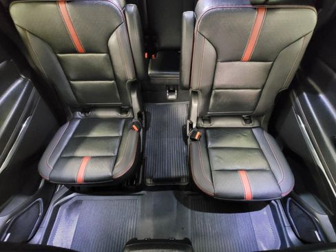 Certified 2025 Chevrolet Traverse RS w/ LPO, Floor Liner Package AWD/4WD image 23