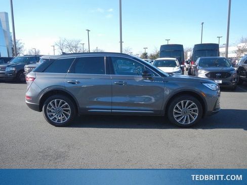 Certified 2025 Lincoln Corsair Reserve image 8