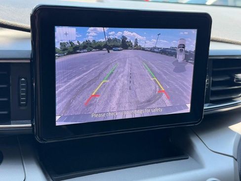 Used 2021 Ford Explorer XLT w/ Equipment Group 202A AWD/4WD image 17