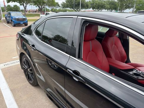 Used 2022 Toyota Camry XSE image 9