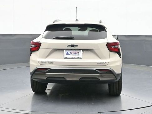 New 2026 Chevrolet Trax ACTIV w/ Sunroof Package FWD image 10