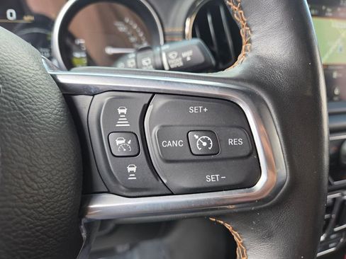 Used 2022 Jeep Wrangler Unlimited Sahara AWD/4WD image 21