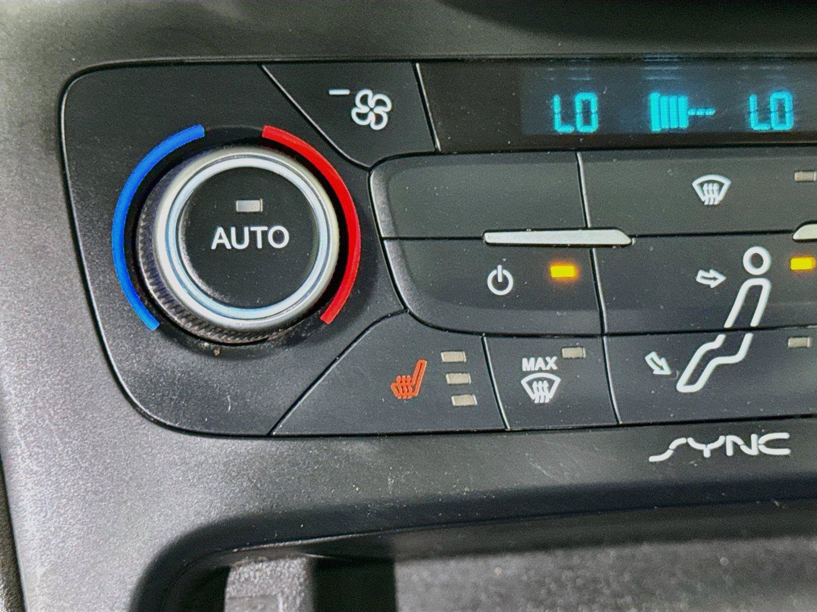 Used 2018 Ford Focus SE w/ SE Appearance Package FWD image 17