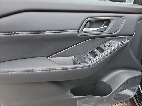 New 2026 Nissan Rogue SV image 10