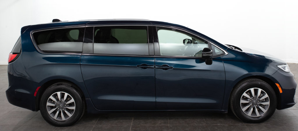 Used 2024 Chrysler Pacifica Limited FWD image 18