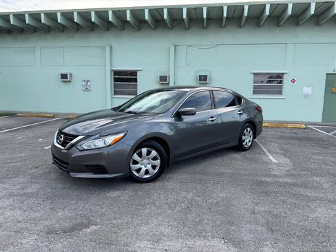 Used 2018 Nissan Altima 2.5 S w/ S Convenience Package FWD image 2