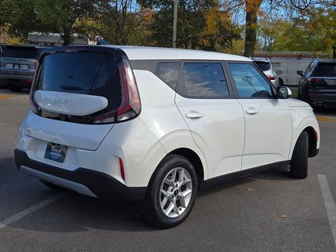 Used 2024 Kia Soul LX w/ Option Group 015 image 12