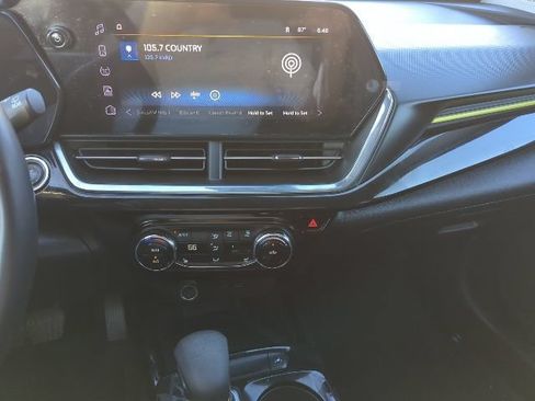 Used 2024 Chevrolet Trax ACTIV w/ Sunroof Package FWD image 8
