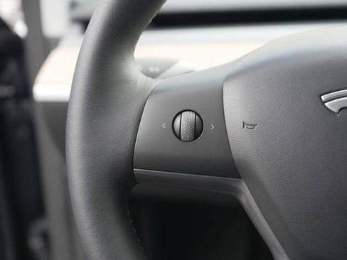Used 2023 Tesla Model Y AWD image 8
