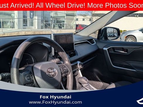 Used 2025 Toyota RAV4 XLE image 9