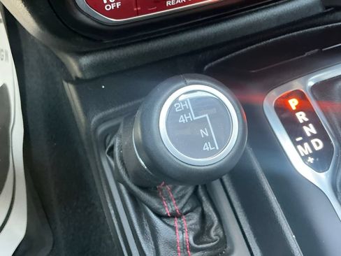 Used 2020 Jeep Gladiator Rubicon AWD/4WD image 15