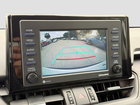 Used 2020 Toyota RAV4 XLE Premium image 30