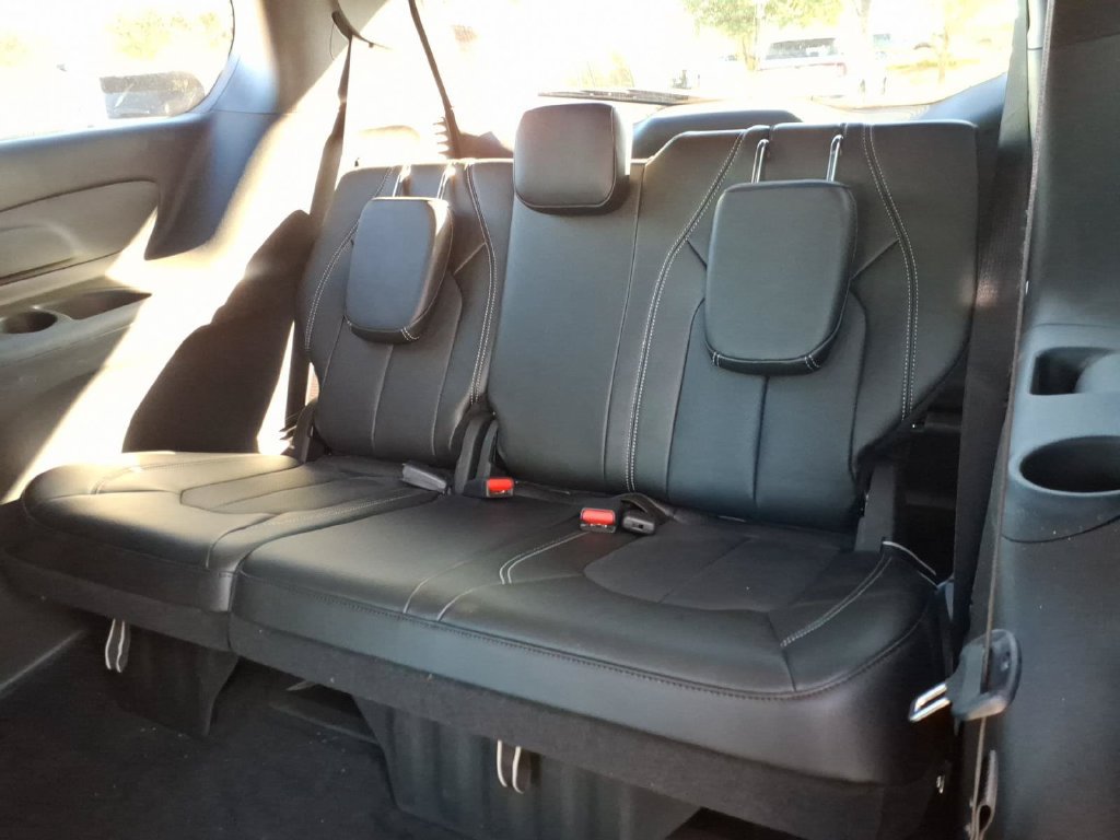Used 2025 Chrysler Pacifica Select FWD image 12