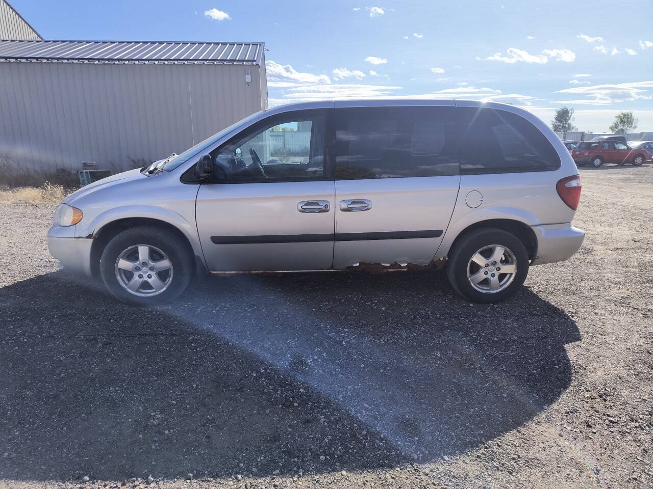 Used 2005 Dodge Caravan SXT FWD image 2
