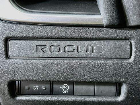 Used 2023 Nissan Rogue S AWD/4WD image 17