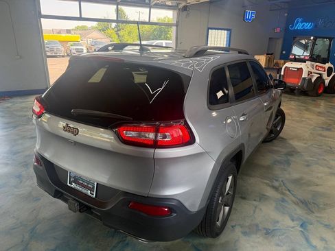 Used 2016 Jeep Cherokee Latitude FWD image 9