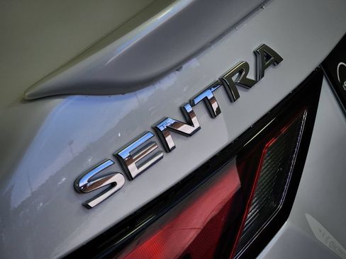 Certified 2025 Nissan Sentra SR FWD image 10