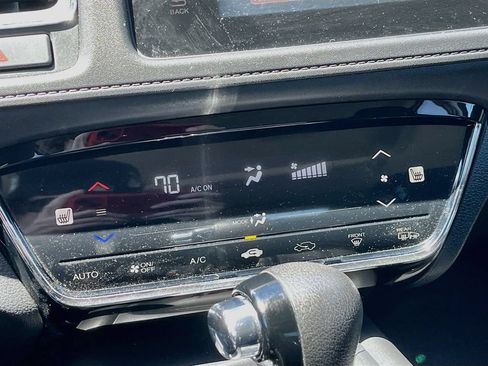 Used 2018 Honda HR-V EX image 15