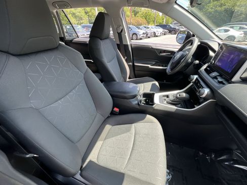 Used 2024 Toyota RAV4 XLE AWD/4WD image 25