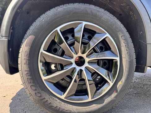 Used 2018 Nissan Rogue S AWD/4WD image 33