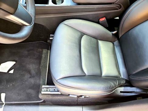 Used 2021 Tesla Model Y Performance image 11