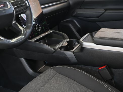 Used 2026 GMC Terrain Elevation image 32