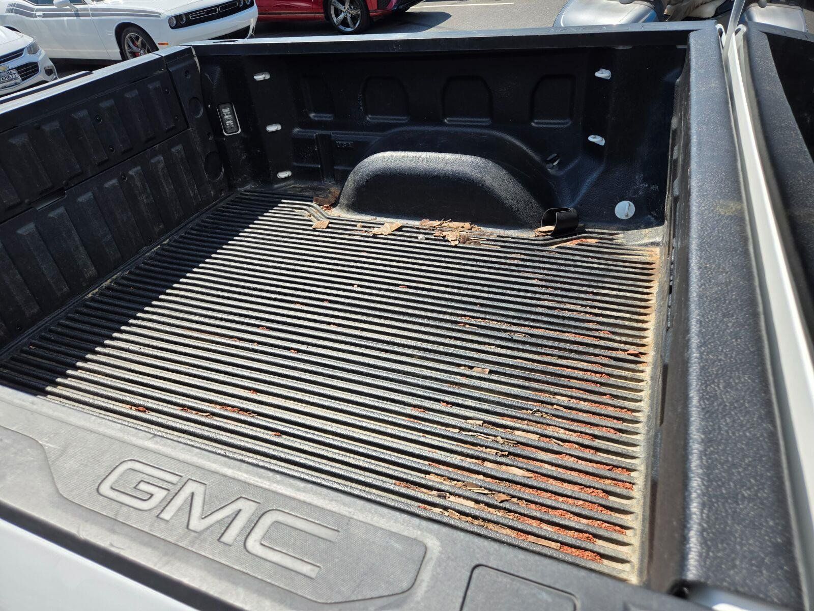 Used 2025 GMC Sierra 1500 SLT AWD/4WD image 6