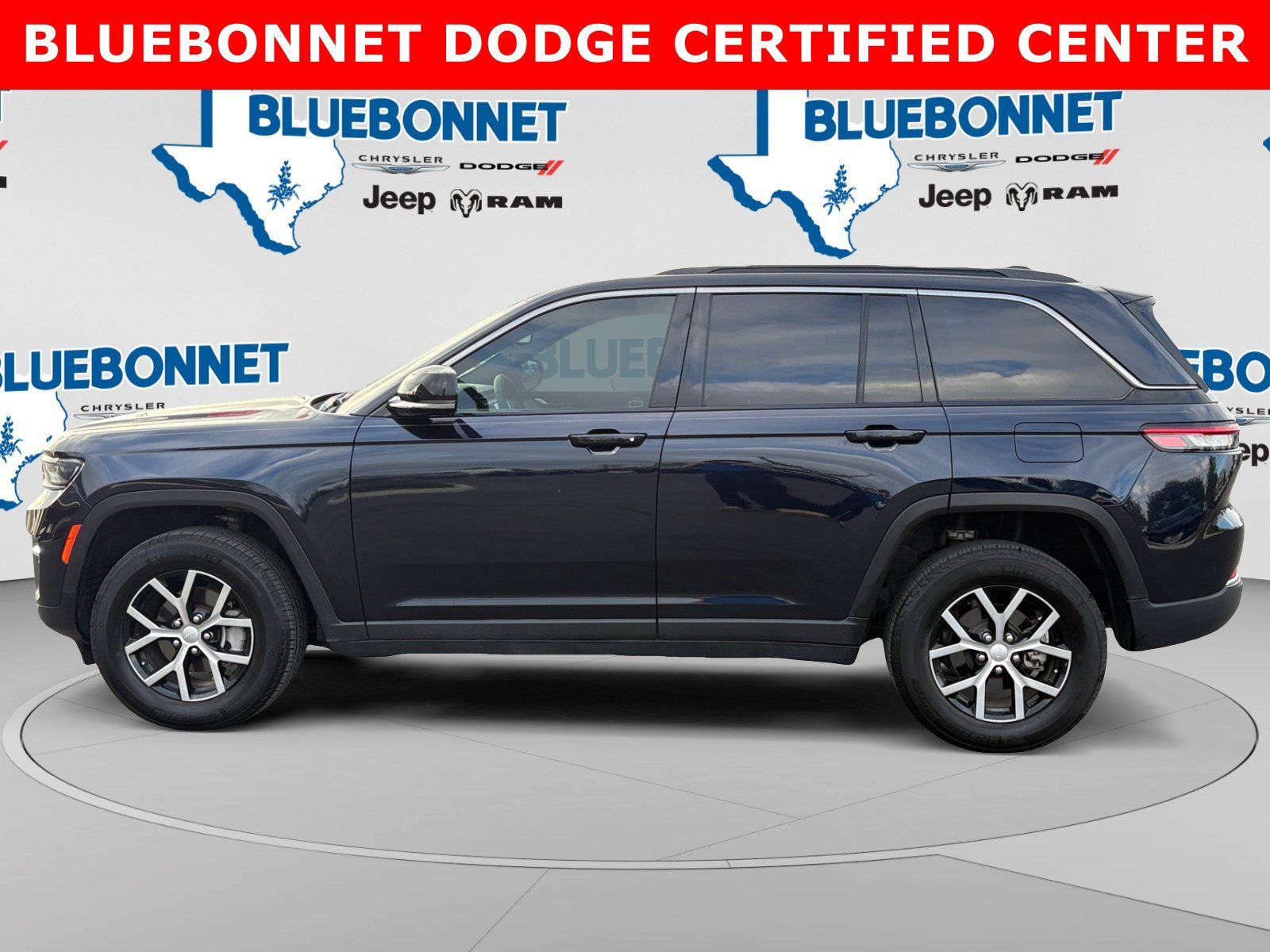 Used 2024 Jeep Grand Cherokee Limited RWD image 8