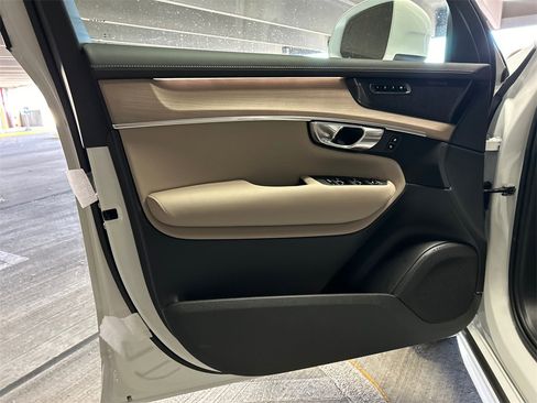 New 2026 Volvo XC90 B6 Plus w/ Protection Package Premier image 9